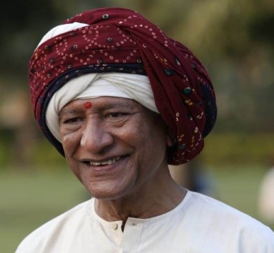 Actor Rajendra Gupta to play Narendra Modi's father in biopic