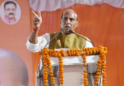 Rajnath slams Rahul for comments against PM Modi