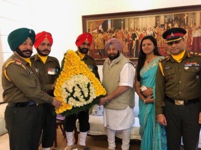 Mamata Banerjee wishes Amarinder Singh on birthday