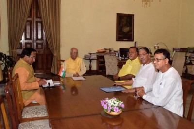 Governor Keshari Nath Tripathi holds four-party meeting at Raj Bhawan