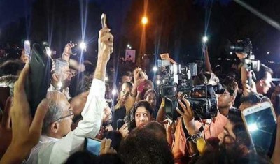 Mobile torchlight vigil held at India Gate to express solidarity with Unnao rape survivor