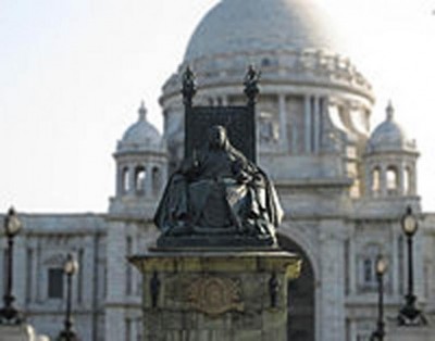 Kolkata: 25 injured in bus accident