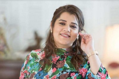 Actress Shikha Talsania joins star cast of Coolie No 1