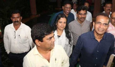 Ten Goa legislators who 'joined' BJP arrive Delhi, likely to meet Shah