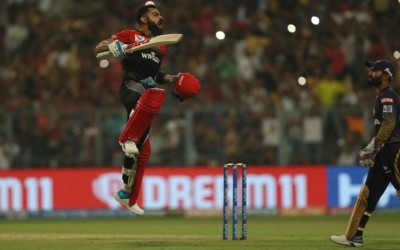 Virat Kohli slams century at Eden Gardens, RCB score 213/4