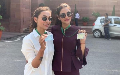 TMC MPs Nusrat Jahan, Mimi Chakraborty take oath in Lok Sabha