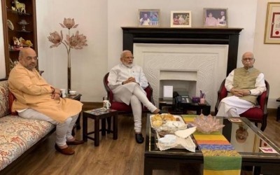 PM Modi calls on LK Advani after BJP scripted landslide victory