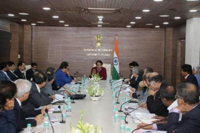 Suresh Prabhu meets representatives of pharma and chemicals industries