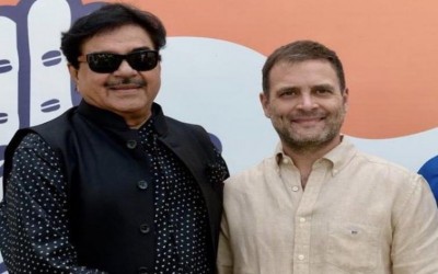 Former BJP leader Shatrughan Sinha joins Congress 