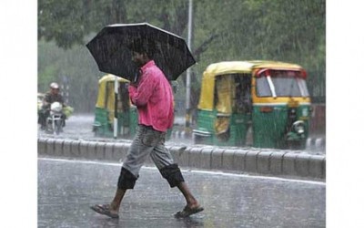 Heavy rain lashes Vizag city in Andhra Pradesh