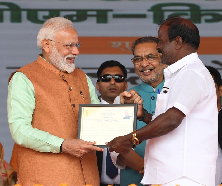 Narendra Modi launches  PMKISAN scheme in Gorakhpur