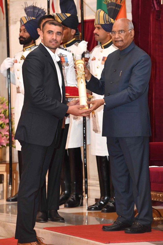 President Ram Nath Kovind presents the Padma Awards