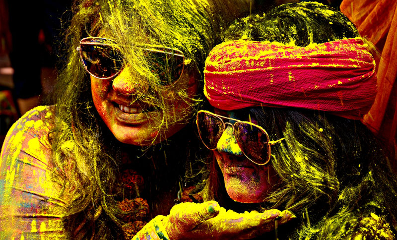 Kolkata gets colourful in festival Holi
