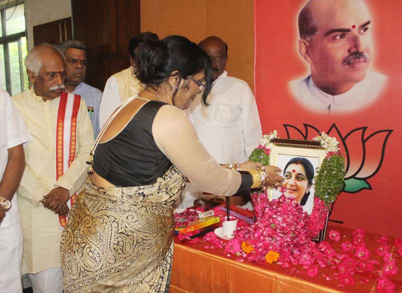 Politicians pay tribute to Sushma Swaraj 
