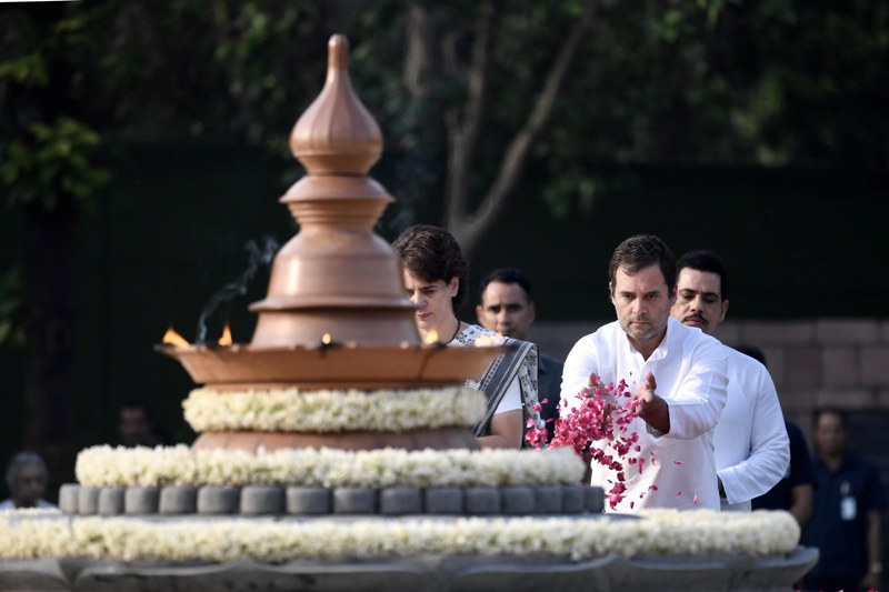 Rahul, Priyanka pay homage to Rajiv Gandhi