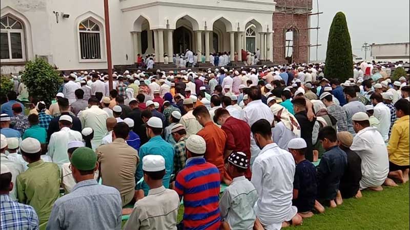 Muslims offer prayers in Jammu and Kashmir on Eid