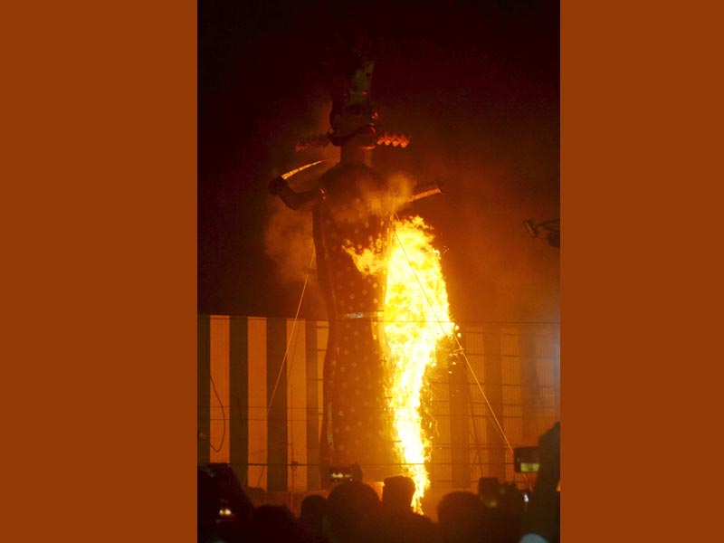 Sonia Gandhi, Prez Kovind attend Dussehra celebrations 