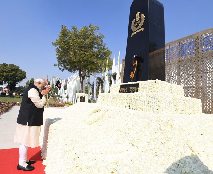 PM Modi attends  Central Industrial Security Forces Raising Day