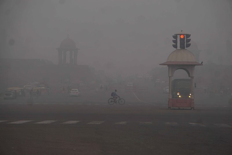 Visitors wrap themselves in warm clothes in New Delhi