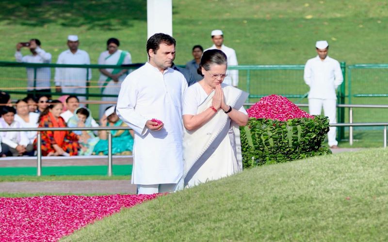 Sonia, Rahul pay tribute to Pt. Jawaharlal Nehru on his death anniversary  