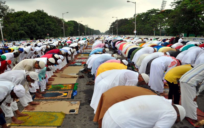Muslims offer Namaz on Eid in Kolkata