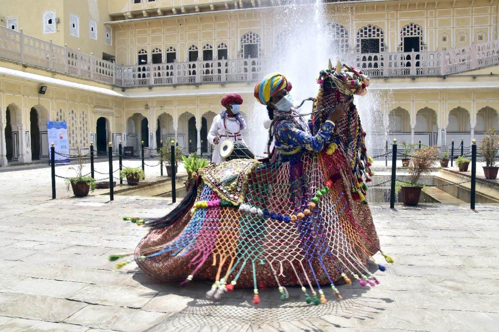 Covid-19 awareness: Artists performing at Hawa Mahal