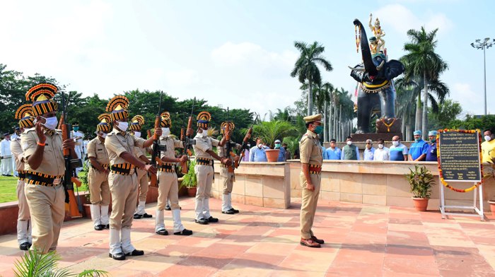 Tributes on Balidaan Diwas of Rani Durgavati