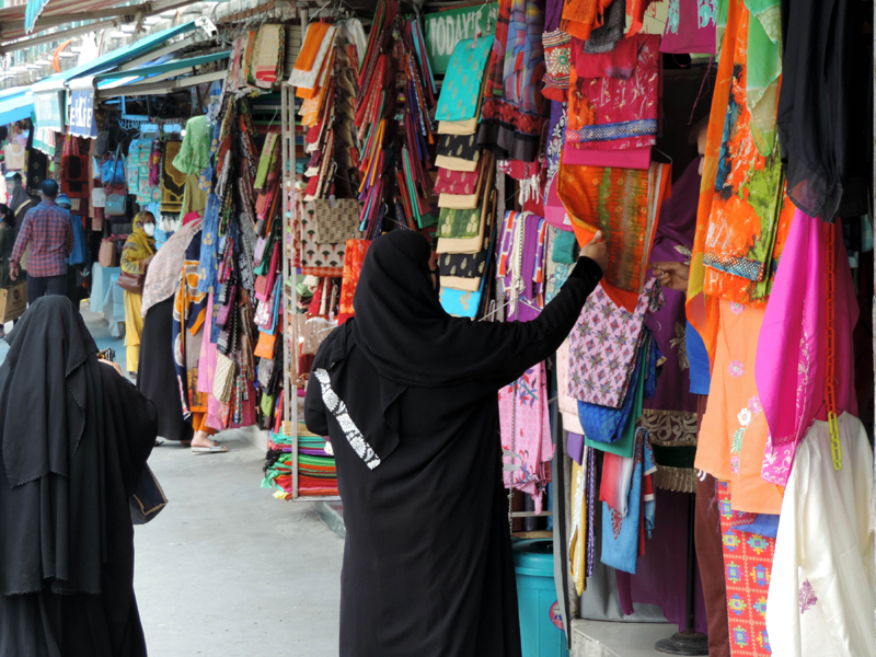 Srinagar: People gear up to celebrate Eid