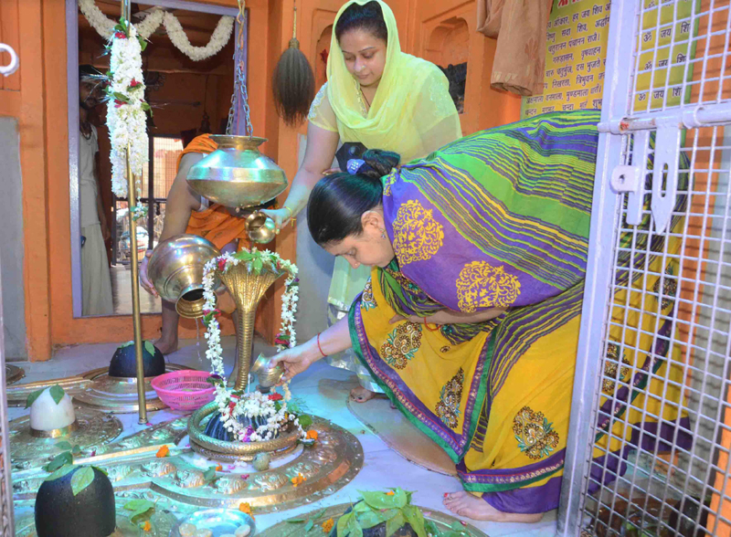Special worship of Lord Shiva in Varanasi on the first Monday of Shravan