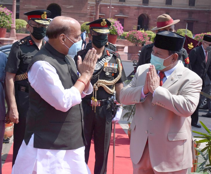 Indian Defence Minister Rajnath Singh receives Indonesian counterpart Gen Prabowo Subianto
