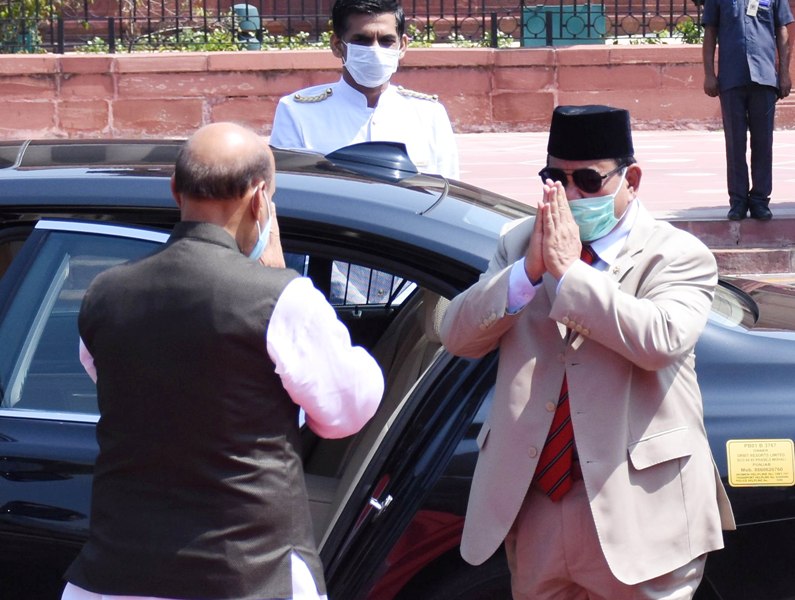 Indian Defence Minister Rajnath Singh receives Indonesian counterpart Gen Prabowo Subianto