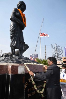 Jharkhand CM Hemant Soren pays tribute to Birsa Munda