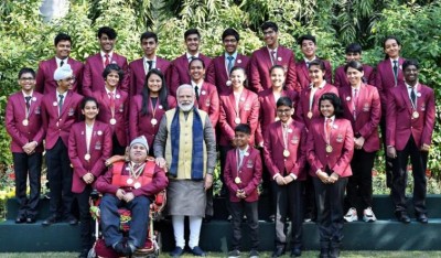 PM Modi interacts with Bal Puraskar recipients