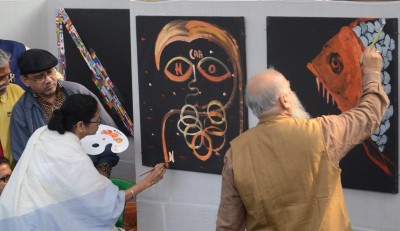 Mamata Banerjee uses canvas to protest against CAA-NRC