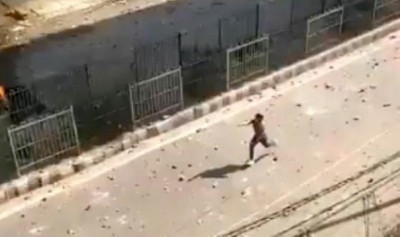 Man who had pointed gun at policeman in Delhi arrested