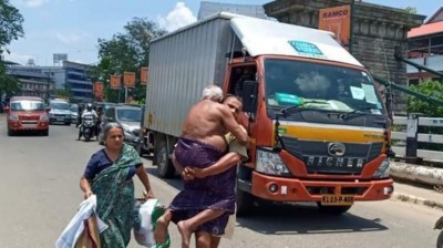 Kerala man forced to carry ailing father in arms after cops stop auto amid lockdown, state HRC registers suo moto case