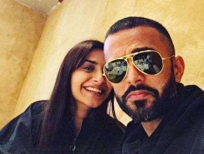 Anand Ahuja secretly films Sonam Kapoor exercising, posts video on social media