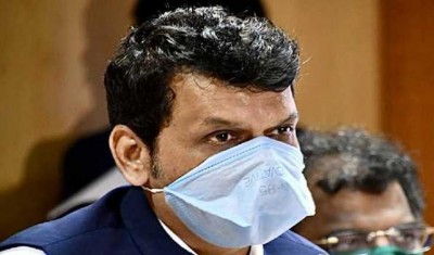 Devendra Fadnavis accuses Mah govt, BMC of hiding COVID-19 death toll