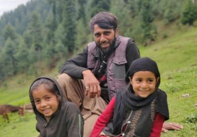 Kashmiri teacher beats Covid-19 barrier by teaching students in open  