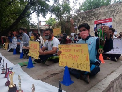 Unemployed players protest against government in Jammu
