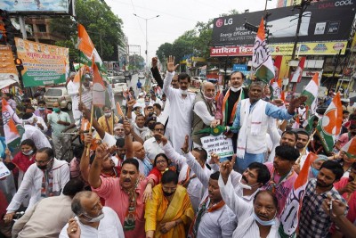 Congress protests against fuel price hike in Patna