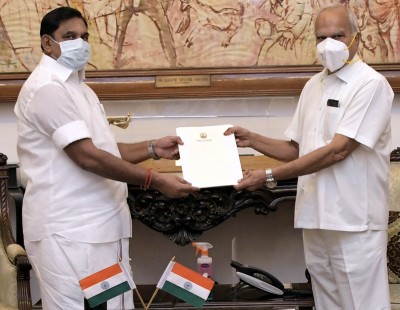 COVID-19: Tamil Nadu Chief Minister K Palaniswami hands over report to Guv