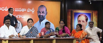 Smriti Irani addressing press conference in Hyderabad