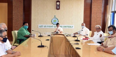 Mamata Banerjee holds meeting with Left Front leaders at Nabanna to fight Coronavurus pandemic in Kolkata 