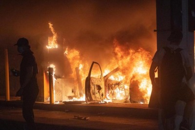 Los Angeles, Philadelphia, Atlanta impose curfews amid riots: local authorities