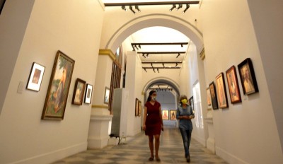 Visitor at old currency building in Kolkata