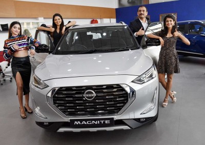 Shreya Rao Miss India-2018 2nd Runner Up with models and Sirajuddin Babukhan, Managing Director- Vibrant Nissan at the unveiling of Nissan Magnate