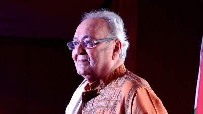 Veteran actor and Dadasaheb Phalke winner Soumitra Chatterjee passes away