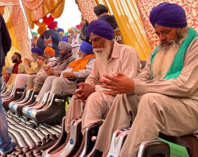 Foot massage, gyms and pizzas: Anatomy of a farmers' protest in India