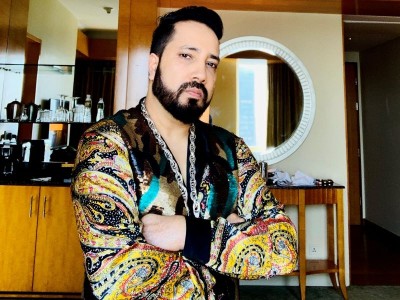 Farmers' Protest: Singer Mika Singh calls Kangana Ranaut 'crazy', asks followers to ignore her